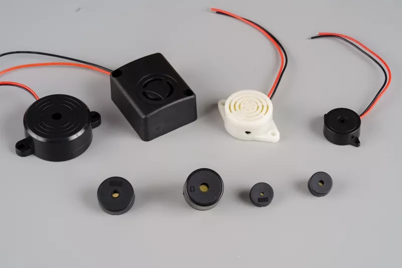 Principaux fabricants de buzzers comparés par fréquence, tension, puissance sonore et fiabilité